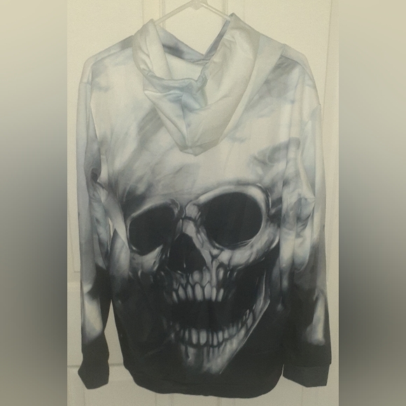 NWOT Men's Skull Hoodie Size 3X But Runs About An XL - Picture 4 of 4